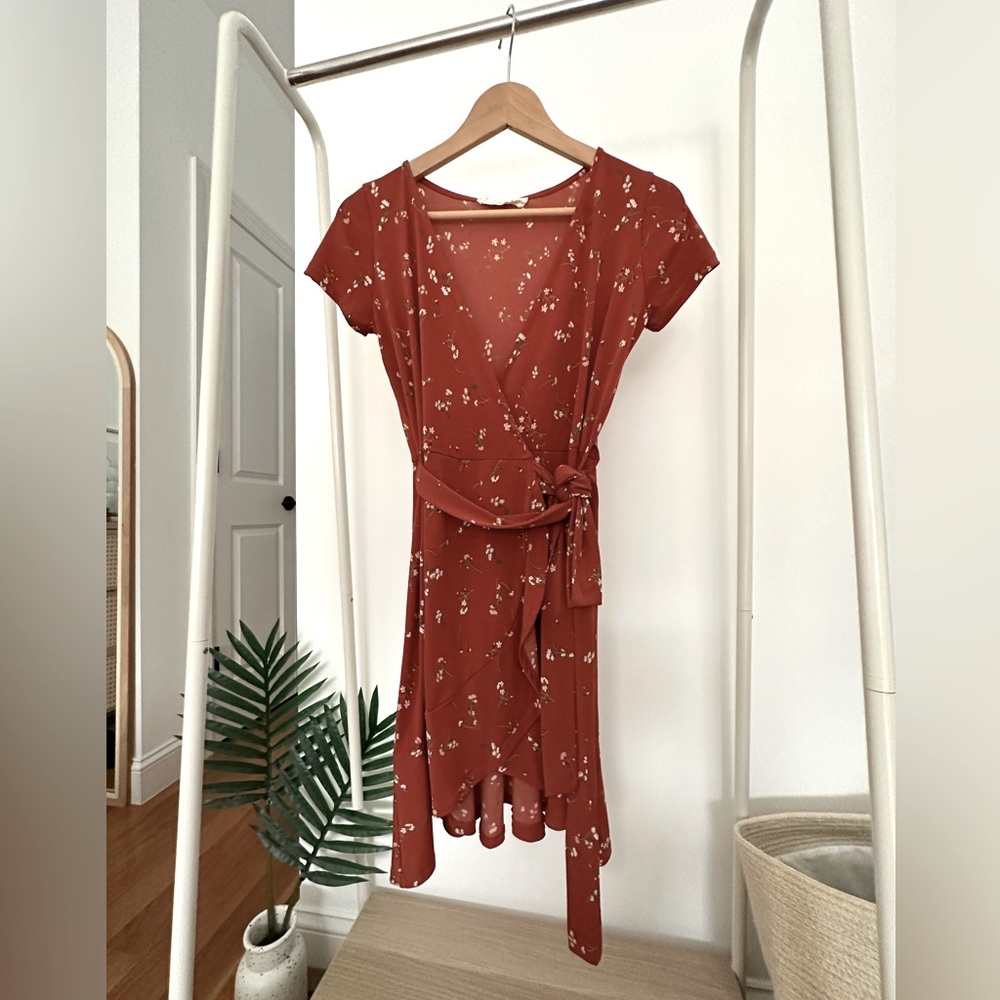 Pinkyotto - Purchased at NYC boutique - Red floral with side bow tie SIZE Small